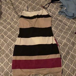 I’m selling this super cute mini dress